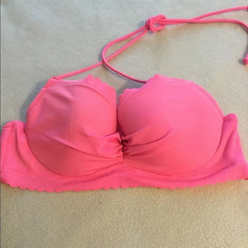 Victoria’s Secret 32B Getaway Halter bikini top